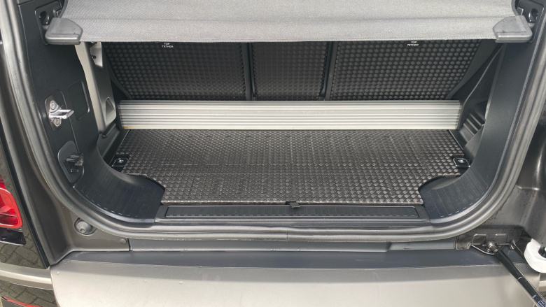 Land Rover Defender 3.0 D250 X-Dynamic SE 90 3dr Auto Diesel Estate